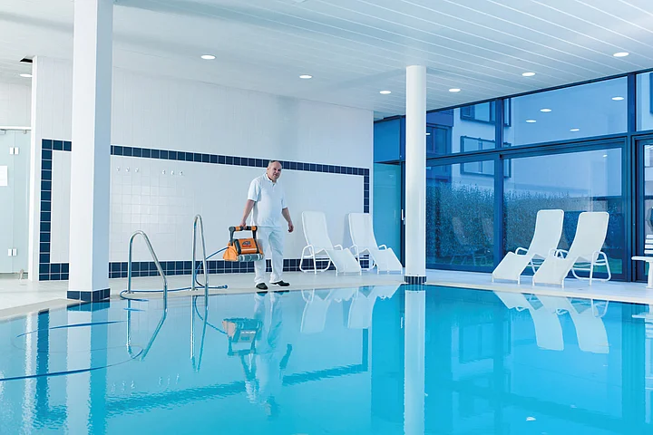 Reinigung Poolanalgen Recla Reinigungsfirma