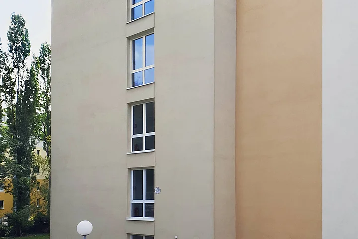Helle Außenfassade nach Reinigung Recla Reinigungsfirma Wien
