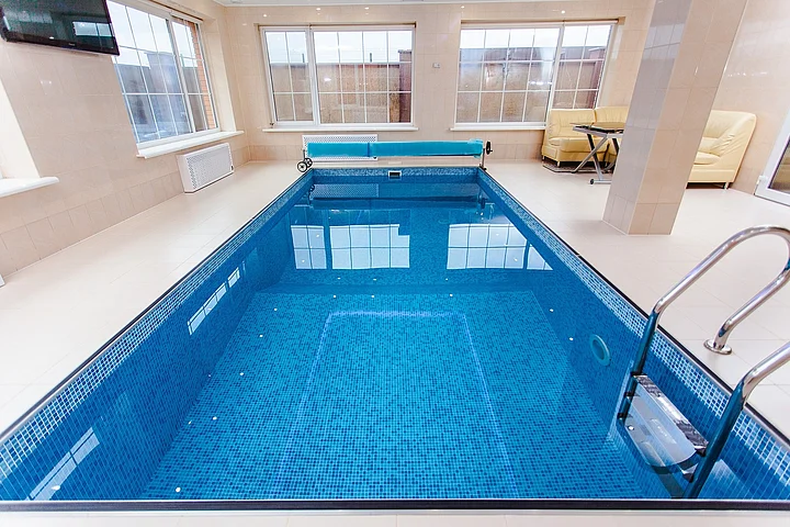 Reinigung von Indoor Pools in Wien- Recla