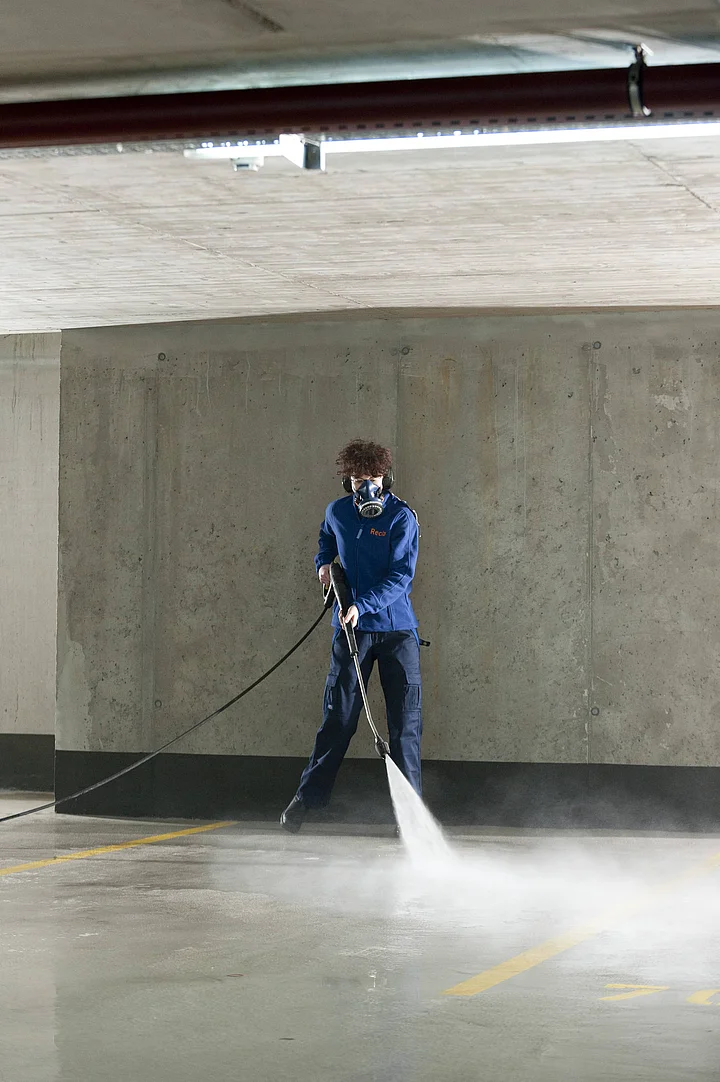 Gründliche Reinigung ihrer Garage
