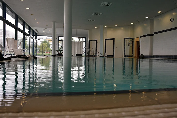 Reinigung Ihres Schwimmbades durch Recla der Reinigungsdienst in Wien