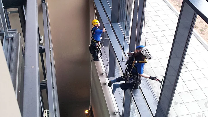 Reinigung Glasfassade in Wien durch Recla