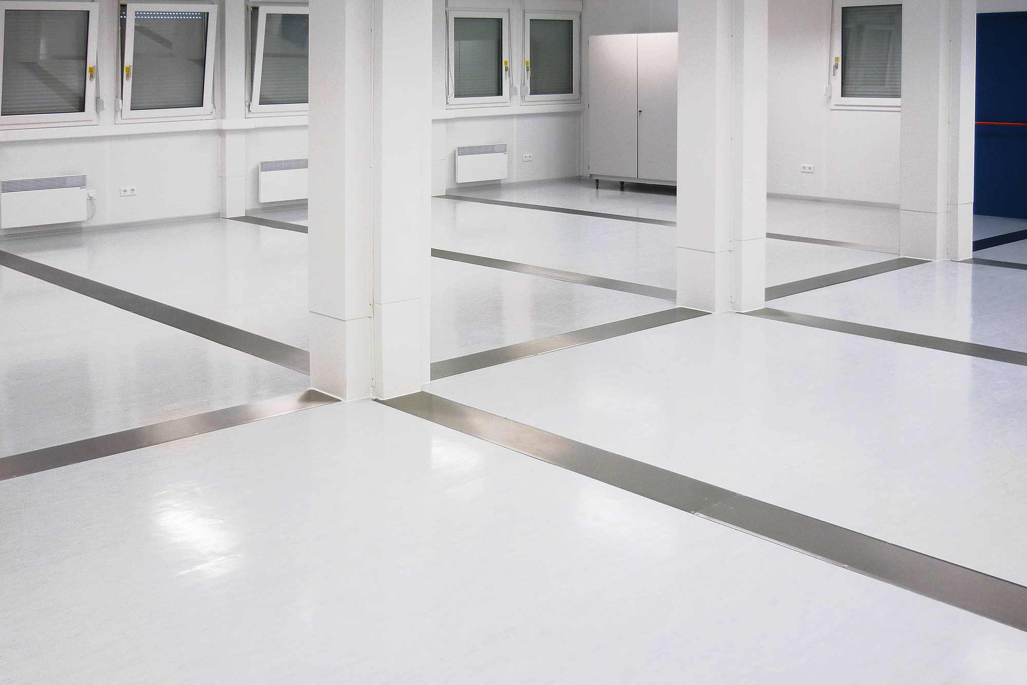 Schön gereinigter weißer Boden. Recla Wien